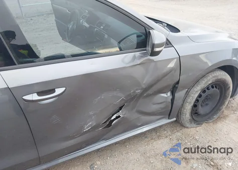 2012 Volkswagen Passat 2.5L S z USA, uszkodzony, nr VIN 1VWAP7A30CC077176